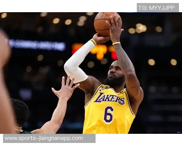 詹姆斯专注提升接球投篮能力预计无球打法将迎来生涯新高峰 詹姆斯专注提升接球投篮能力预计无球打法将迎来生涯新高峰